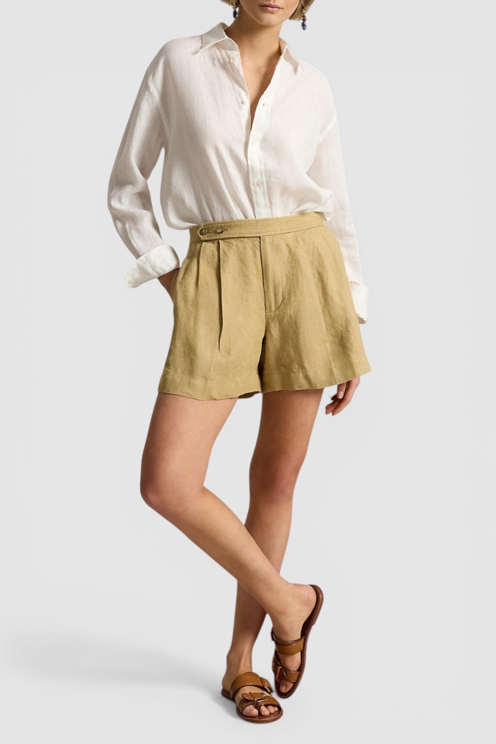 תמונת כל הלוק של מכנסיים קצרים